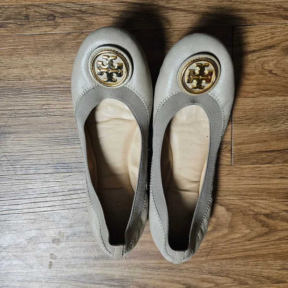 Tory‎ Burch Caroline Scrunch Ballet Flats 5.5 M French Gray Leather Gold Logo